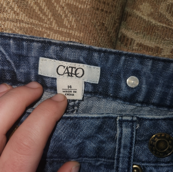 Women's shorts - Picture 2 of 3